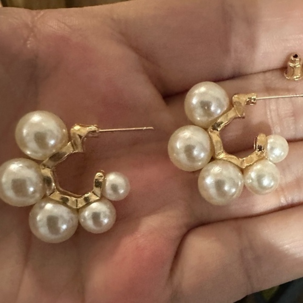 Cream Anthropologie Lake Minimalist Huggie Pearl Stud Half Hoop Earrings nwt